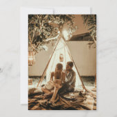 Moderne minimalistische zwart-wit foto bruiloft save the date (Achterkant)