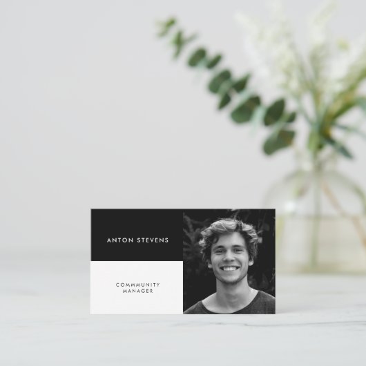 Moderne minimalistische zwart-wit foto visitekaartje (Staand voorkant)