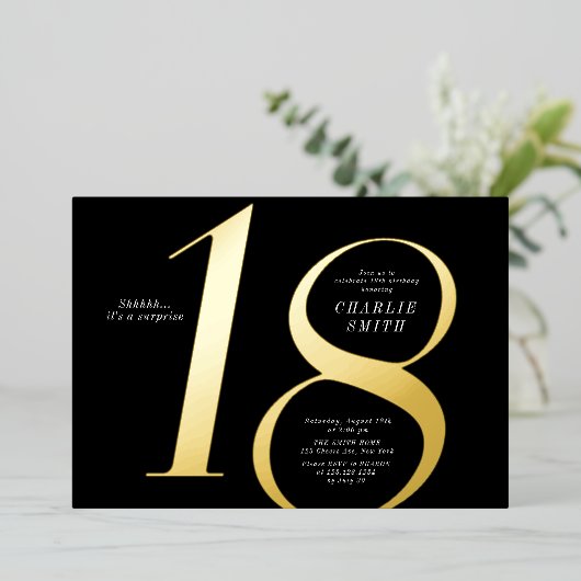 Moderne, minimalistische zwarte en gouden 18e verj folie uitnodiging (Staand Voorkant)