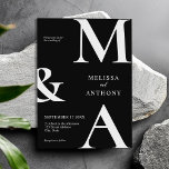 Moderne minimalistische zwarte en witte bruiloft kaart<br><div class="desc">Moderne minimalistische uitnodiging voor een zwart en wit huwelijk. Biedt een vettige monogram typografie en een minimaal grafisch ontwerp. Pas tekst aan met alle details van uw speciale dag.</div>