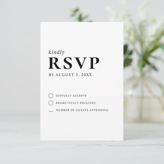 Moderne minimalistische zwarte en witte bruiloft RSVP kaartje (Staand voorkant)
