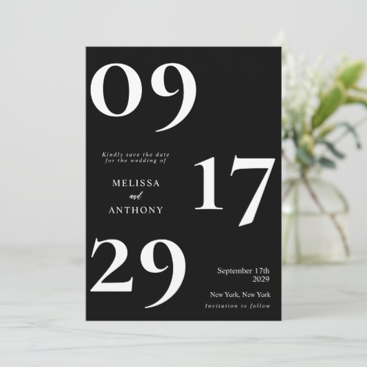 Moderne minimalistische zwarte en witte bruiloft save the date (Staand voorkant)