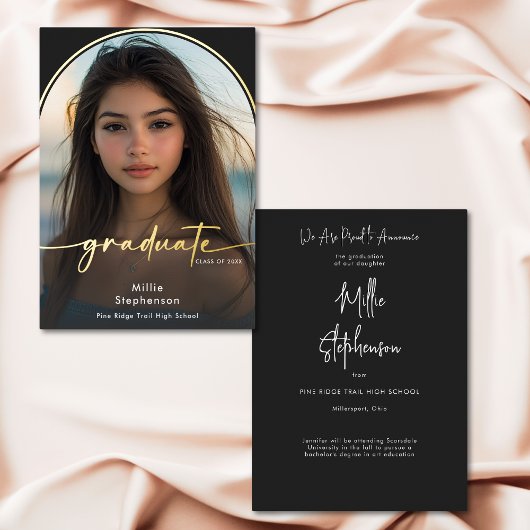 Moderne Minimalistische Zwarte Folie Afstudeerrond Uitnodiging