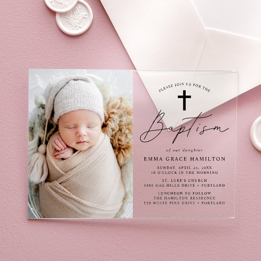 Moderne minimalistische zwarte script foto doop acryl uitnodigingen