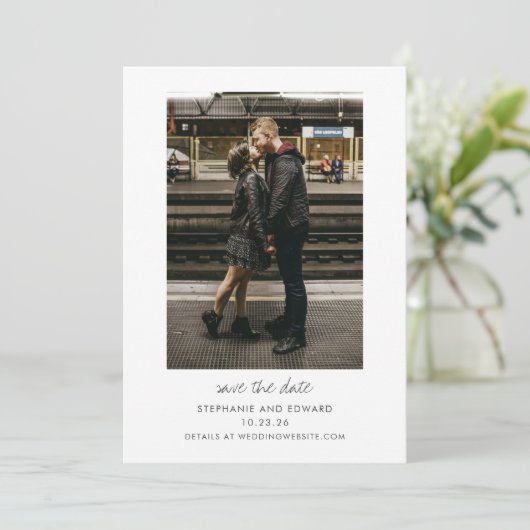 Moderne Minimalistische Zwarte Witte Eenvoudige Fo Save The Date (Staand voorkant)