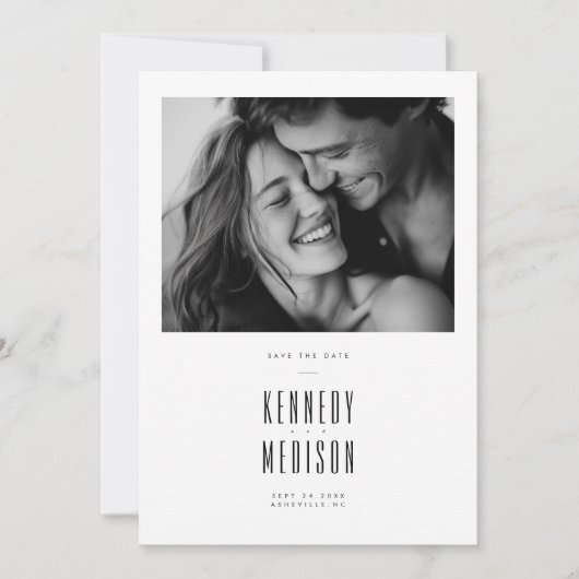 Moderne Minimalistische Zwarte & Witte Foto Bruilo Save The Date (Voorkant)