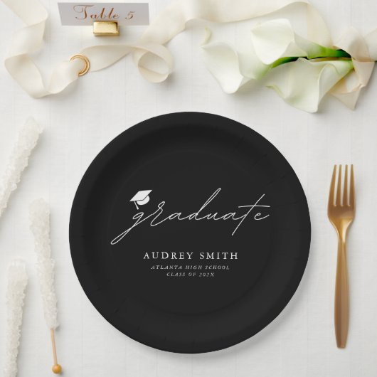 Moderne Minimalistische Zwarte Witte Script Afstud Papieren Bordje (Huwelijk)