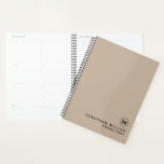 Moderne minimummonogram aanwijsboek planner<br><div class="desc">Moderne minieme monogram-naam Titel Aangepaste tekst Zwart klassieke blok Typografie Solid Beige Background Appointing Book Planner</div>