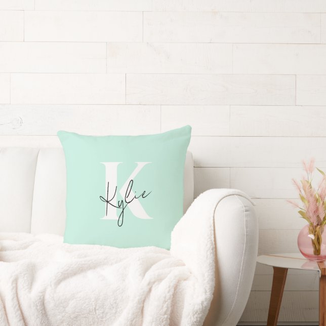 Moderne Mint Cream Gepersonaliseerde Monogram Naam Kussen (Bank)