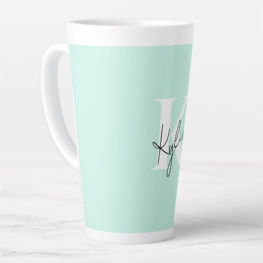 Moderne Mint Cream Gepersonaliseerde Monogram Naam Latte Mok (Linkerhoek)