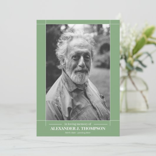 Moderne mint-groen en wit in het houden van geheug bedankkaart (Staand voorkant)