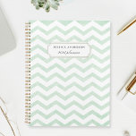 Moderne Mint Groene Geometrische Patroon Planner<br><div class="desc">Aangepast ontworpen notitieboek van de planner met pastelmunt,  groen zigzag-/chevron-patroon met gepersonaliseerde naam.</div>