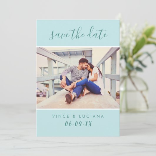 Moderne Mint Script Foto Bruiloft Save The Date (Staand voorkant)