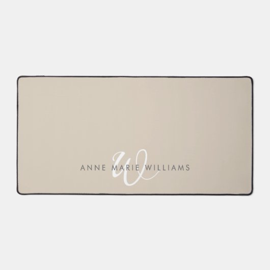 Moderne Mocha Bruine Witte Script Monogram Bureaumat (Voorkant)