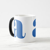 Moderne monogram beginletter in periwinkle magische mok (Voorkant links)