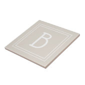 Moderne Monogram Beginletter Sjabloon Tan Bruin Tegeltje (Zijkant)