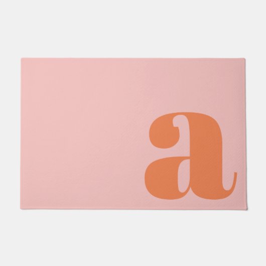 Moderne Monogram Beginletter Zacht Roze Oranje Deurmat (Voorkant)
