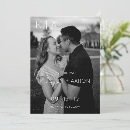 Moderne monogram Bewaar de datum Save The Date (Staand voorkant)