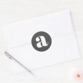 Moderne Monogram Eerste Letter Klassiek Zwart Wit Ronde Sticker (Envelop)
