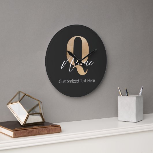 Moderne Monogram Eerste Letter Q & Naam Persoonlij Grote Klok (Kantoor)