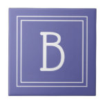 Moderne Monogram Eerste Periwinkle Blauwe Tegeltje<br><div class="desc">Moderne & stijlvolle gepersonaliseerde monogram toegevoegd aan decoratieve chic eenvoudige bijgewerkte ontwerp in trendy periwinkle blauw en wit. Geweldig cadeau-idee! Gemakkelijk aan te passen met ontwerp tool om het uw eigen te maken! Neem contact met me op via beachpausedesigns@gmail.com als u hulp nodig hebt of vragen heeft over dit of...</div>