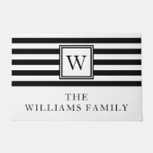 Moderne monogram familienaam zwart en wit deurmat (Voorkant)