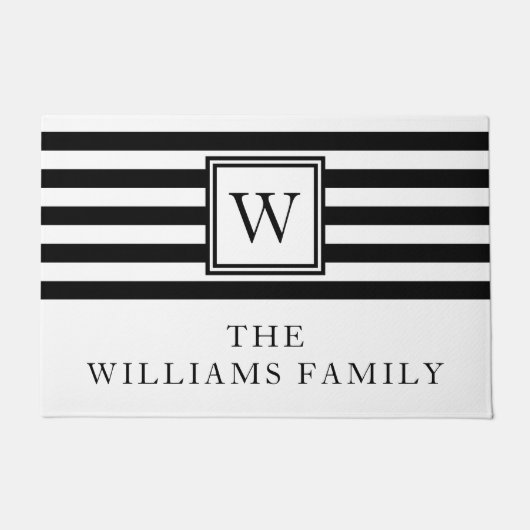 Moderne monogram familienaam zwart en wit deurmat (Voorkant)