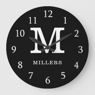 Moderne Monogram Familienaam Zwart en Wit Grote Klok