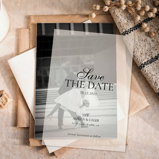 Moderne Monogram Foto Trouw Save the Date Vellum Uitnodigingen