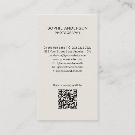 Moderne Monogram Fotograaf QR Code Tan Visitekaartje (Achterkant)