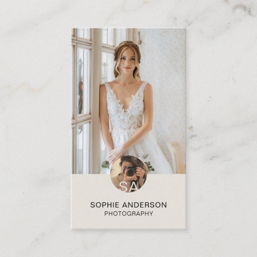 Moderne Monogram Fotograaf QR Code Tan Visitekaartje (Voorkant)