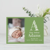 Moderne monogram geboortestatus | Groene foto Aankondiging (Staand voorkant)