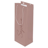 Moderne Monogram Handgeschreven Script Stof Roze Wijn Cadeautas (Voorkant Gekanteld)