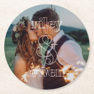 Moderne Monogram Huwelijks Verlovings Foto van het Ronde Kartonnen Onderzetter