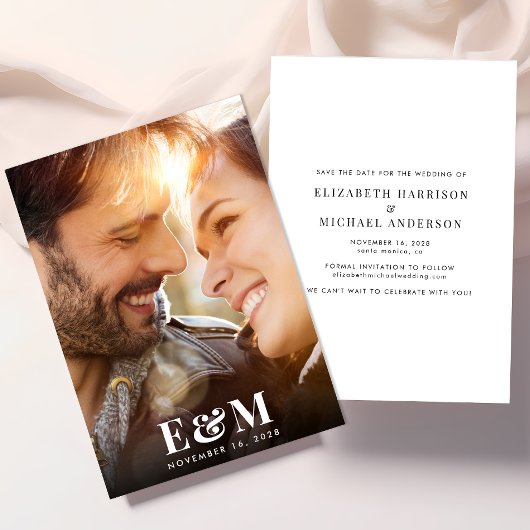 Moderne Monogram Initiaal Foto Overlay Save The Date
