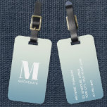 Moderne Monogram Initiaal Naam Blauwgroen Aqua Gra Bagagelabel<br><div class="desc">Moderne onderste hoesje typografie minimalistisch monogram initiaal ontwerp dat kan worden gewijzigd om te personaliseren,  samen met de details op de achterkant. Wit op een blauwgroen tot aqua oceaan gradiënt achtergrond.</div>