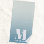 Moderne Monogram Initiaal Naam Blauwgroen Aqua Gra Strandlaken<br><div class="desc">Modern typografie minimalistisch monogram initiaal naam ontwerp dat kan worden gewijzigd om te personaliseren. Wit op een blauwgroen tot aqua blauwe oceaan gradiënt achtergrond.</div>