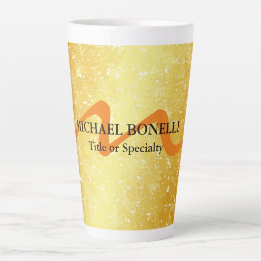 Moderne monogram initiaal professionele goudkleur latte mok (Voorkant)