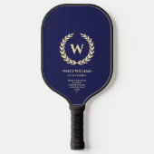 Moderne Monogram krans Navy Blue Pensioen Pickleball Paddle (Voorkant)