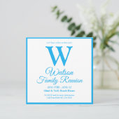Moderne monogram lichte blauwe strepes gezinsheren kaart (Staand voorkant)