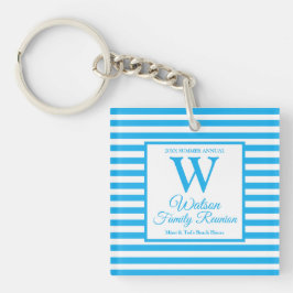 Moderne monogram lichte blauwe strepes gezinsheren sleutelhanger
