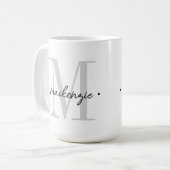 Moderne Monogram Minimaal Zwart Wit Koffiemok (Voorkant links)