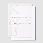Moderne Monogram Minimalistische Overlay Wedding Vellum Uitnodigingen (Offset)