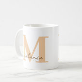 Moderne monogram Naam Gift Peach White Coffee Mok (Voorkant links)