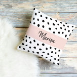 Moderne monogram naam | Pastel Roze en Zwarte Stip Buitenkussen<br><div class="desc">Moderne monogram naam | Pastel Roze en Zwarte Stippen</div>