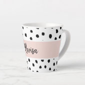 Moderne monogram naam | Pastel Roze en Zwarte Stip Latte Mok (Rechterhoek)