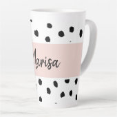 Moderne monogram naam | Pastel Roze en Zwarte Stip Latte Mok (Rechterhoek)