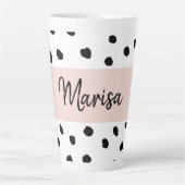 Moderne monogram naam | Pastel Roze en Zwarte Stip Latte Mok (Voorkant)