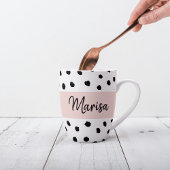 Moderne monogram naam | Pastel Roze en Zwarte Stip Latte Mok