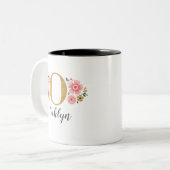 Moderne Monogram Naam Roze Bloemen Tweekleurige Koffiemok (Voorkant links)
